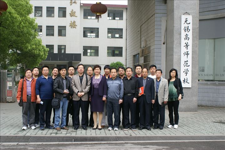 校门合影