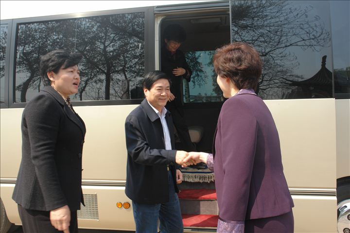李校长迎接龙省长
