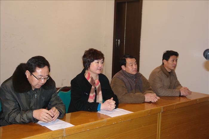 学校领导和各系主任出席闭幕式